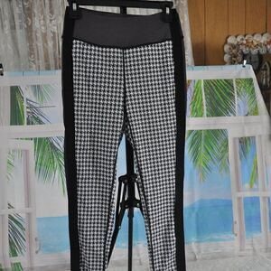 White Birch Houndstooth Knit Leggings Size Small New without Tags
